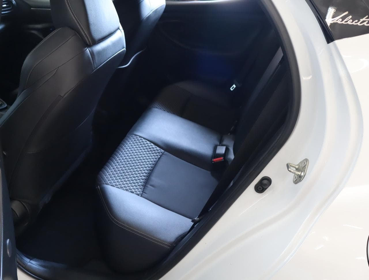 2022 Toyota YARIS - 23