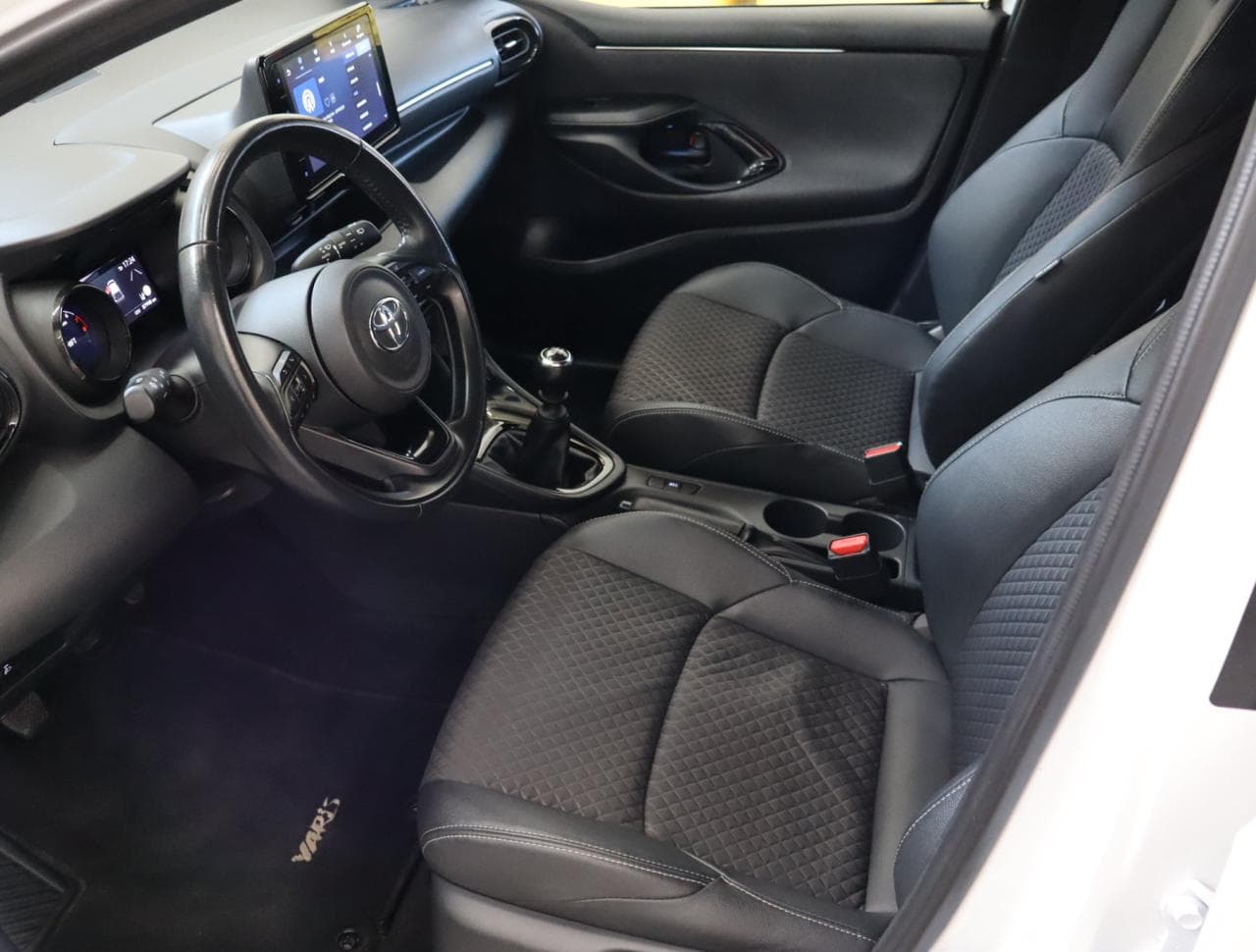 2022 Toyota YARIS - 24
