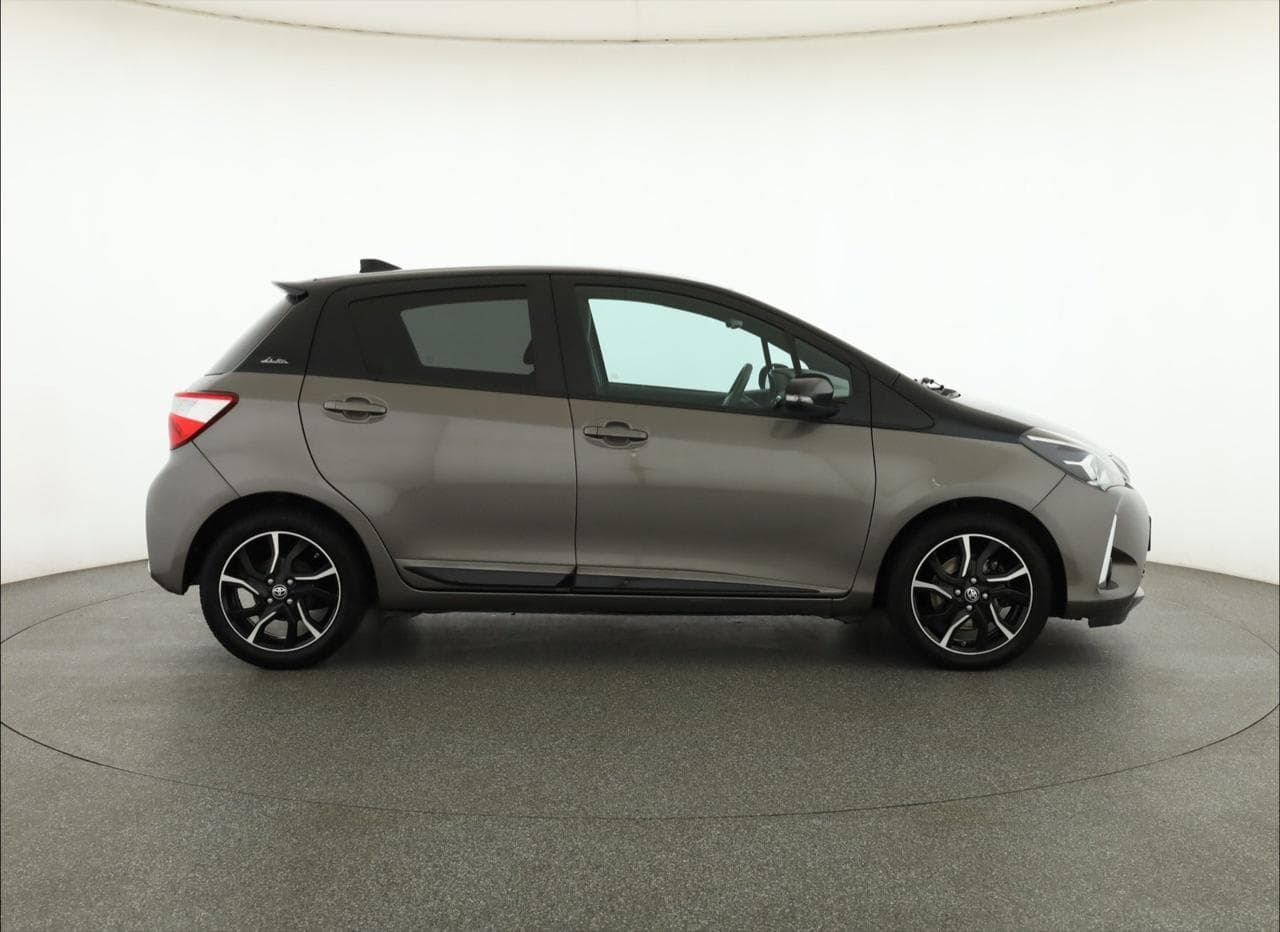 2018 Toyota YARIS - 8