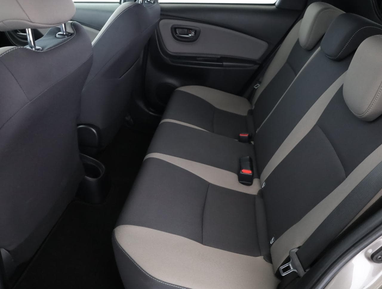 2018 Toyota YARIS - 12