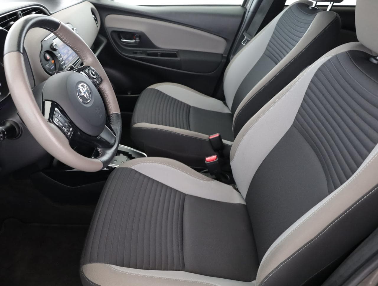 2018 Toyota YARIS - 13