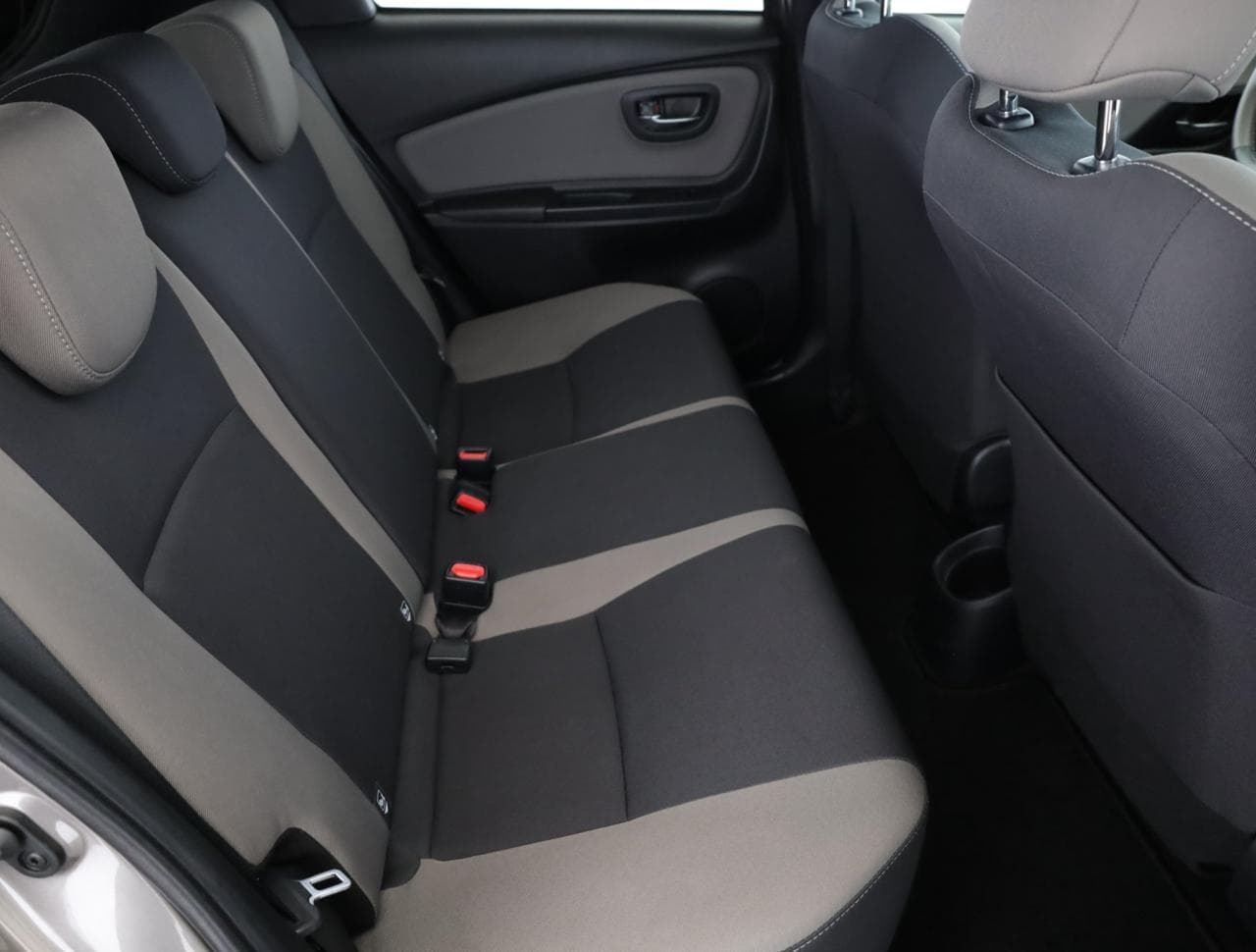 2018 Toyota YARIS - 11