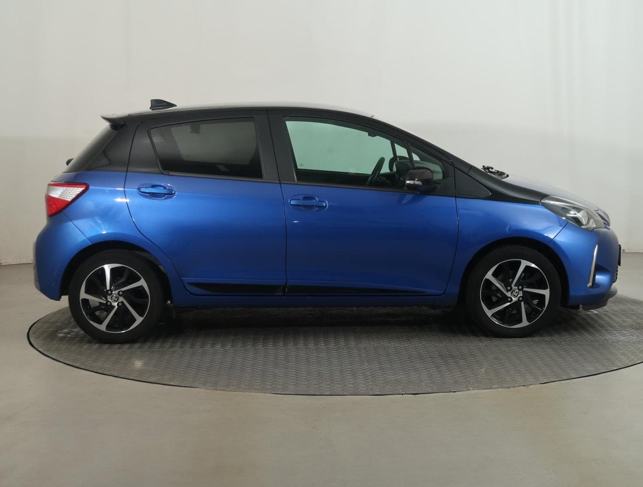 2020 Toyota YARIS - 8