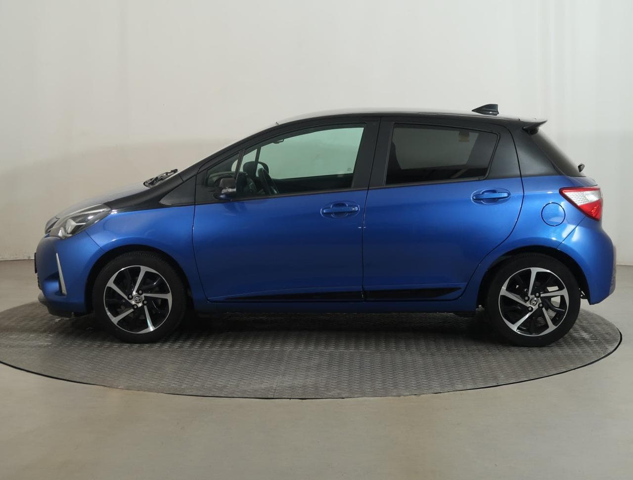 2020 Toyota YARIS - 4