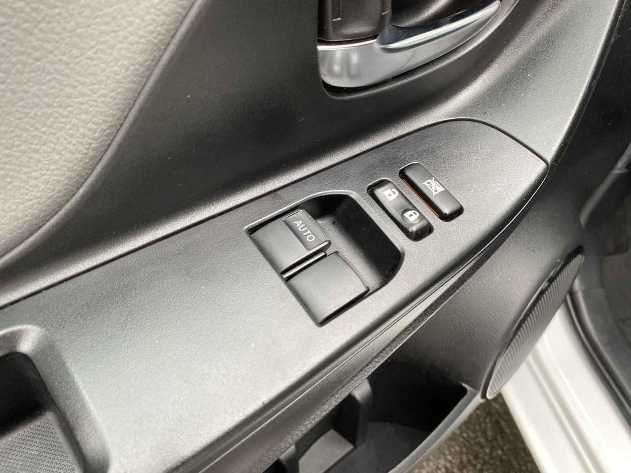 2018 Toyota YARIS - 17