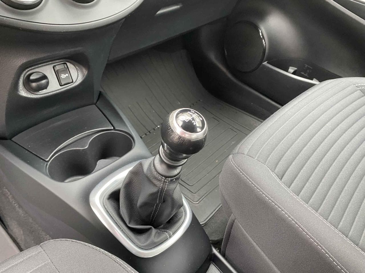 2018 Toyota YARIS - 23