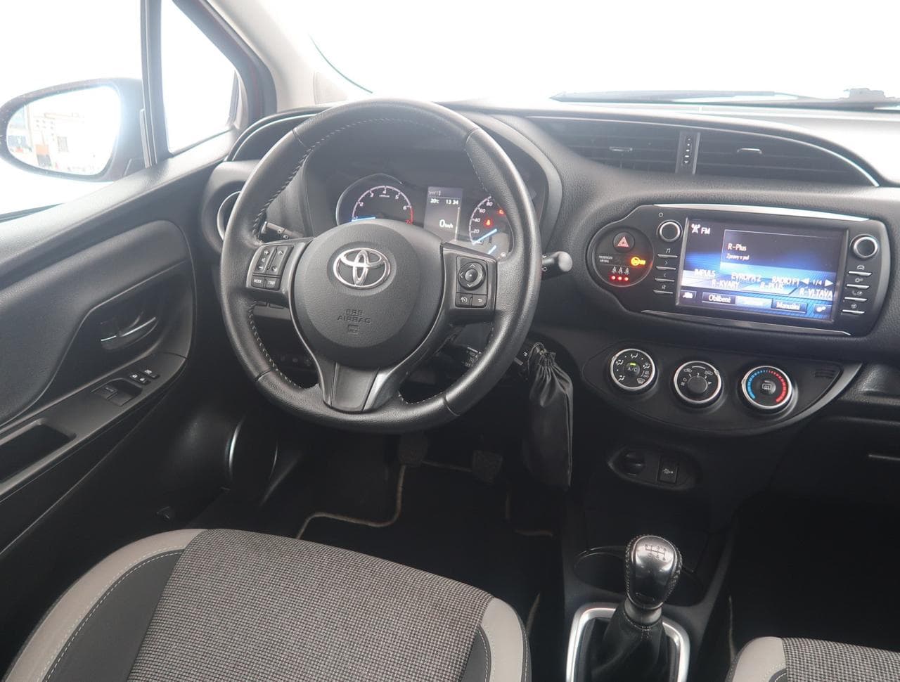 2019 Toyota YARIS - 23