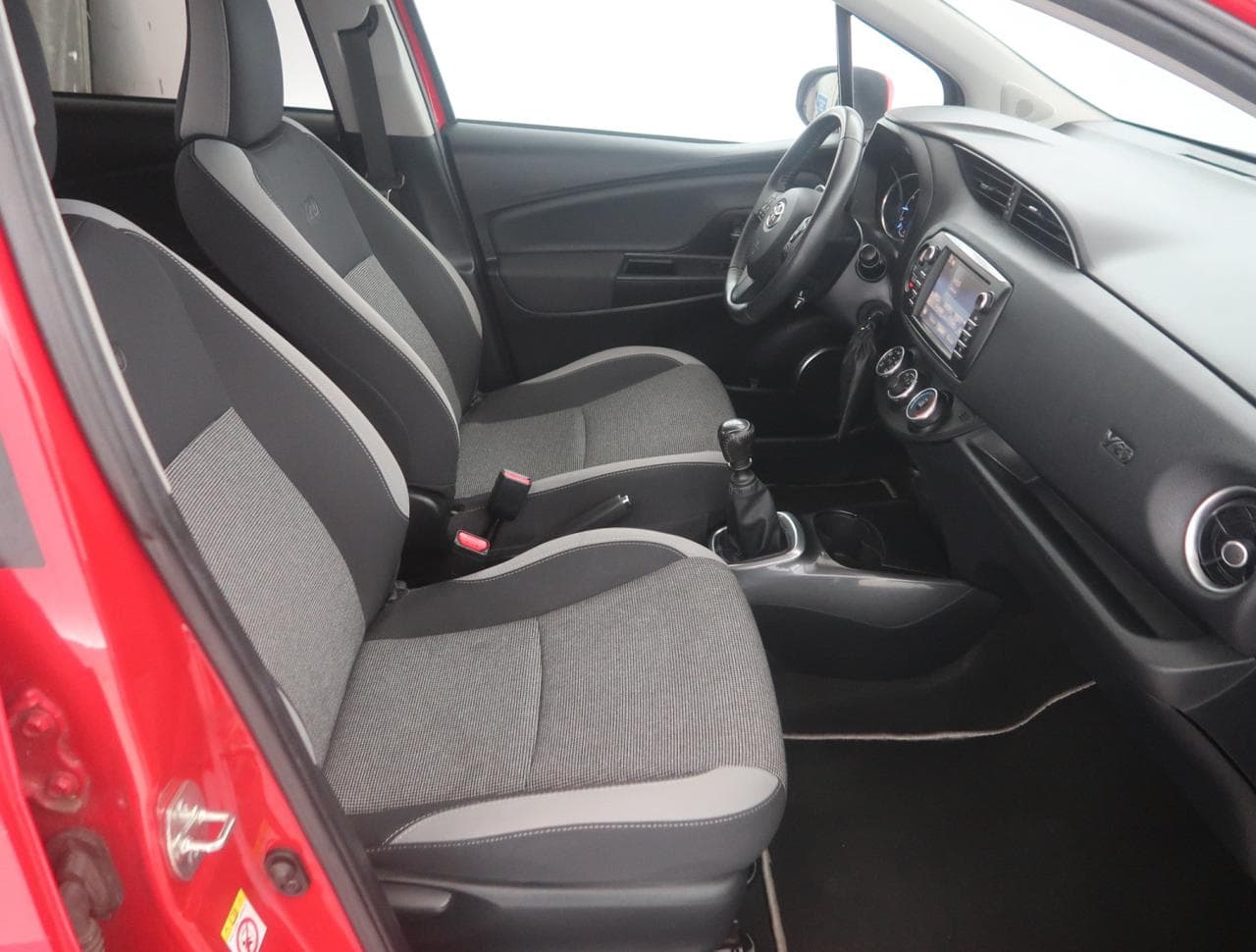 2019 Toyota YARIS - 32