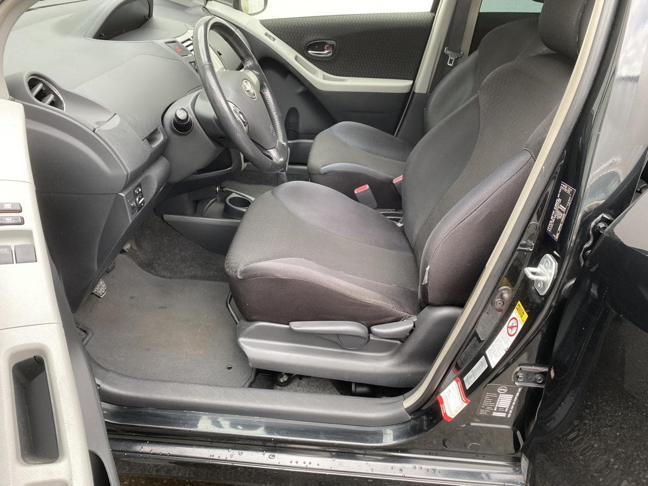 2007 Toyota YARIS - 12