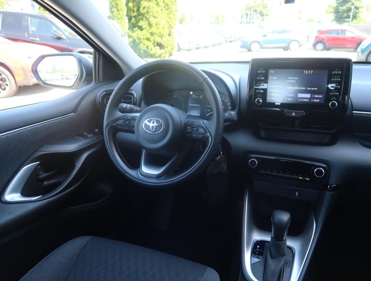 2022 Toyota YARIS - 9