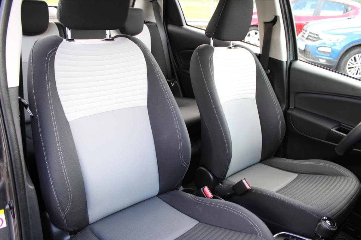 2017 Toyota YARIS - 36
