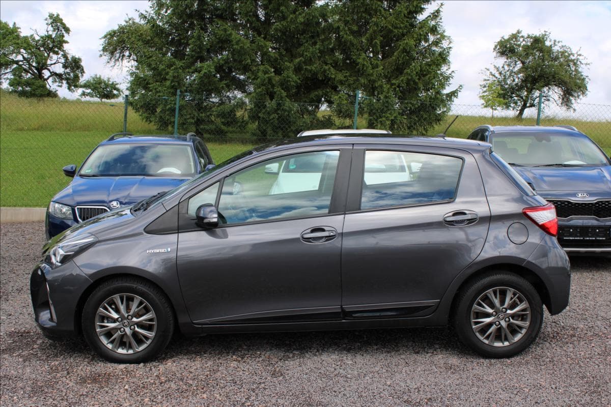 2017 Toyota YARIS - 13