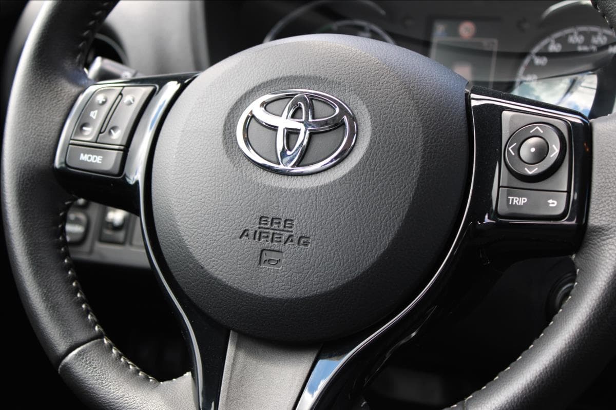 2017 Toyota YARIS - 26