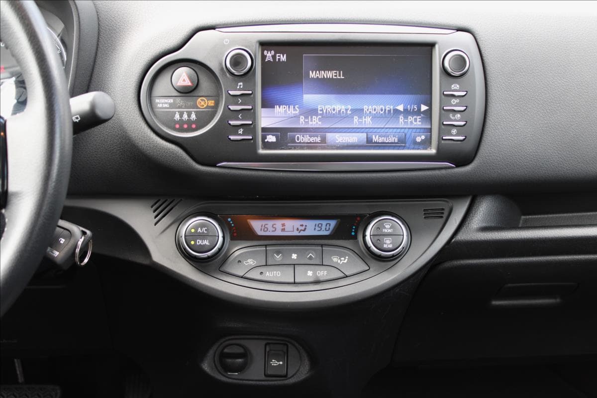 2017 Toyota YARIS - 21