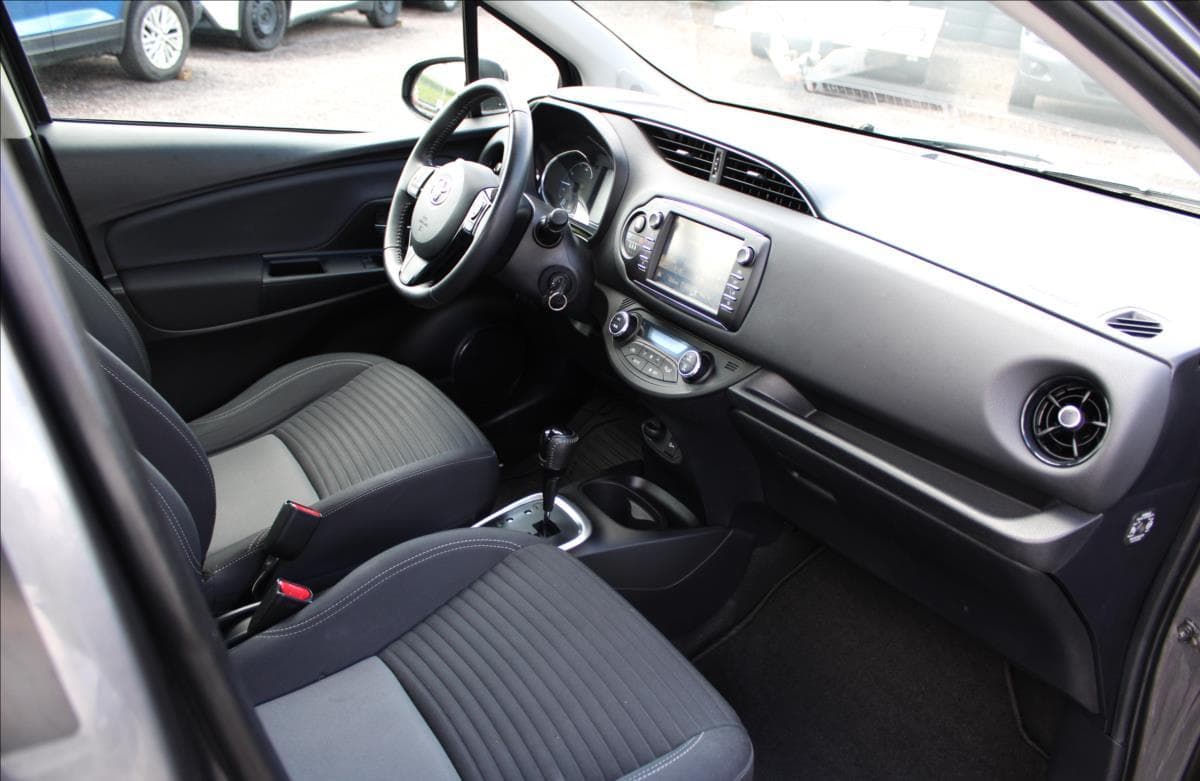 2017 Toyota YARIS - 34