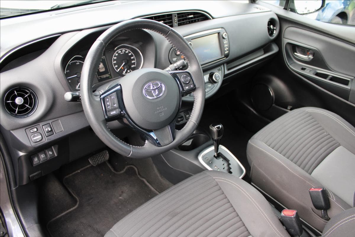 2017 Toyota YARIS - 17