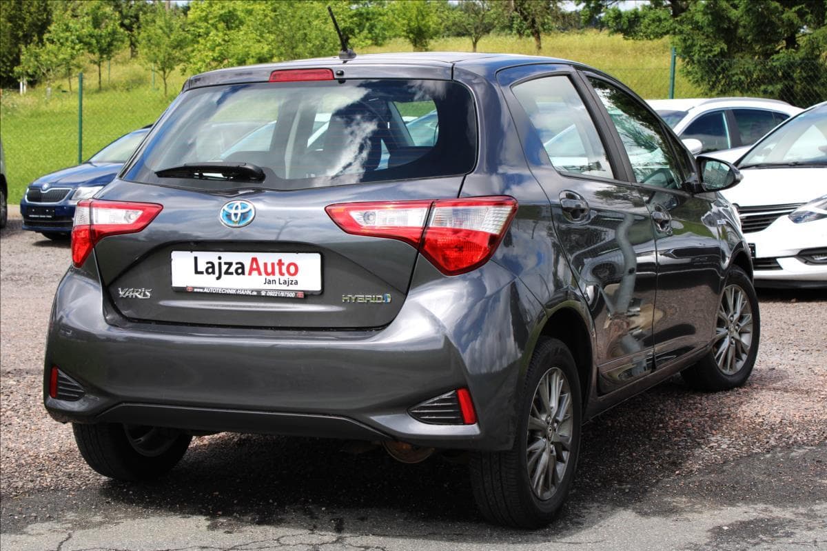 2017 Toyota YARIS - 11