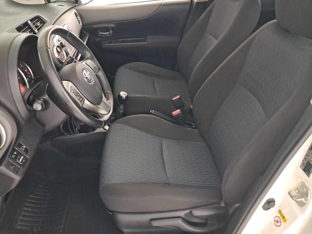 2012 Toyota YARIS - 27