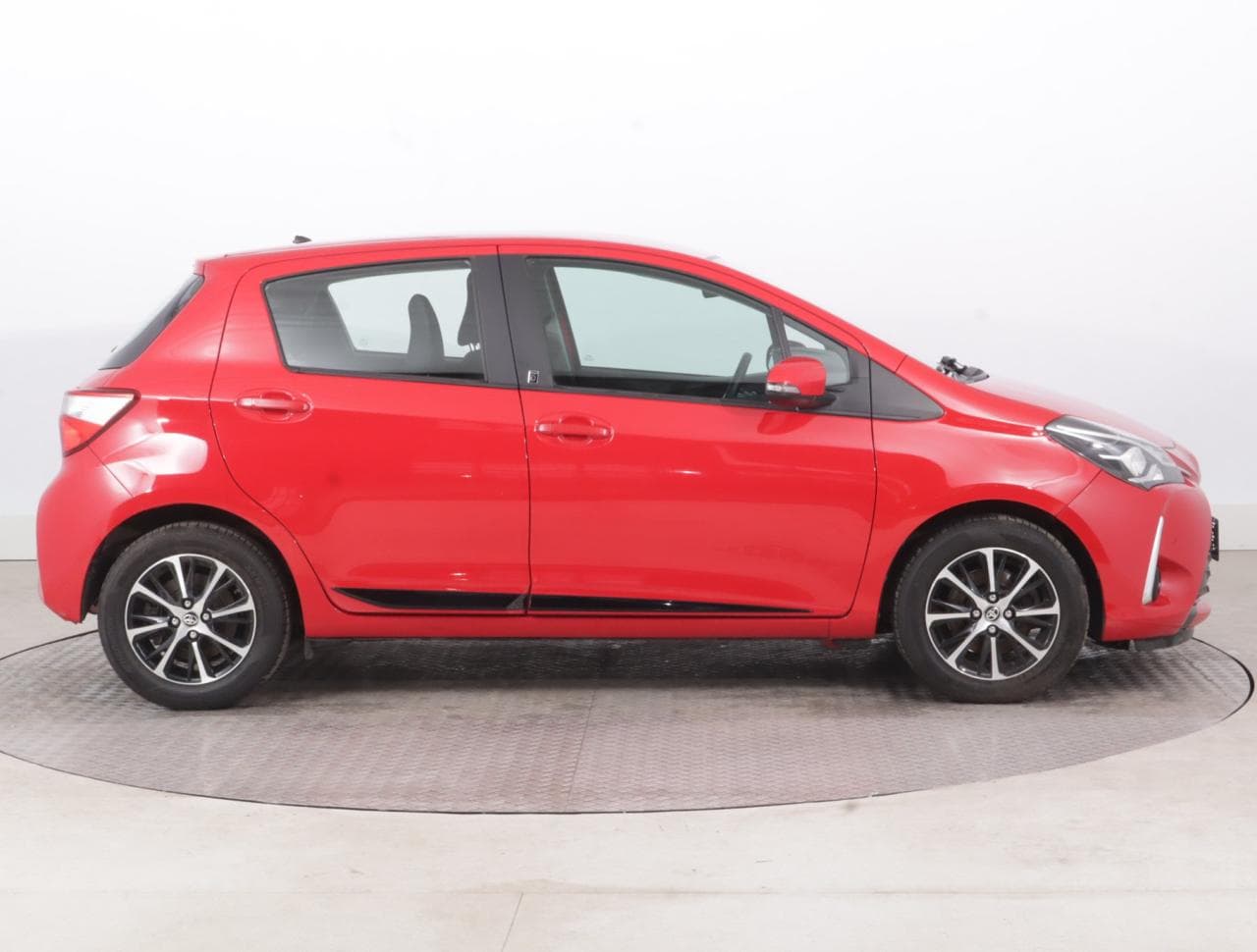 2018 Toyota YARIS - 13