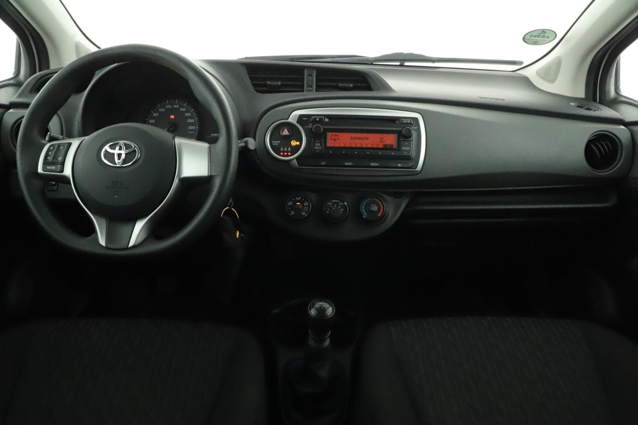 2013 Toyota YARIS - 16