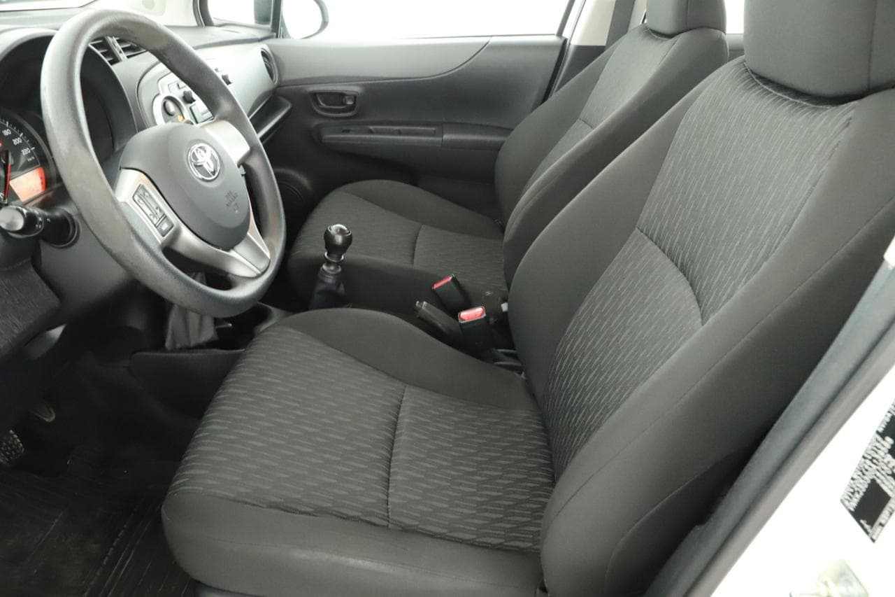 2013 Toyota YARIS - 24