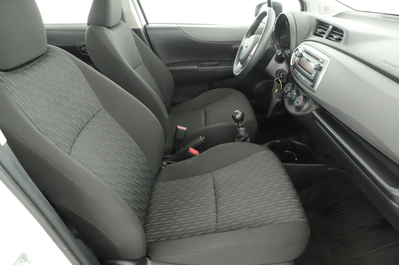 2013 Toyota YARIS - 18