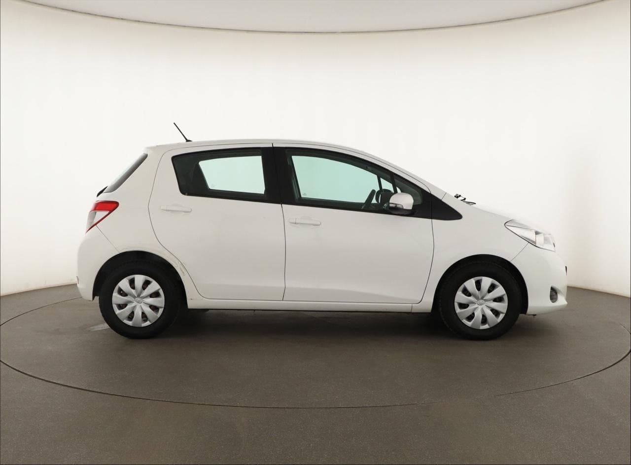 2013 Toyota YARIS - 14