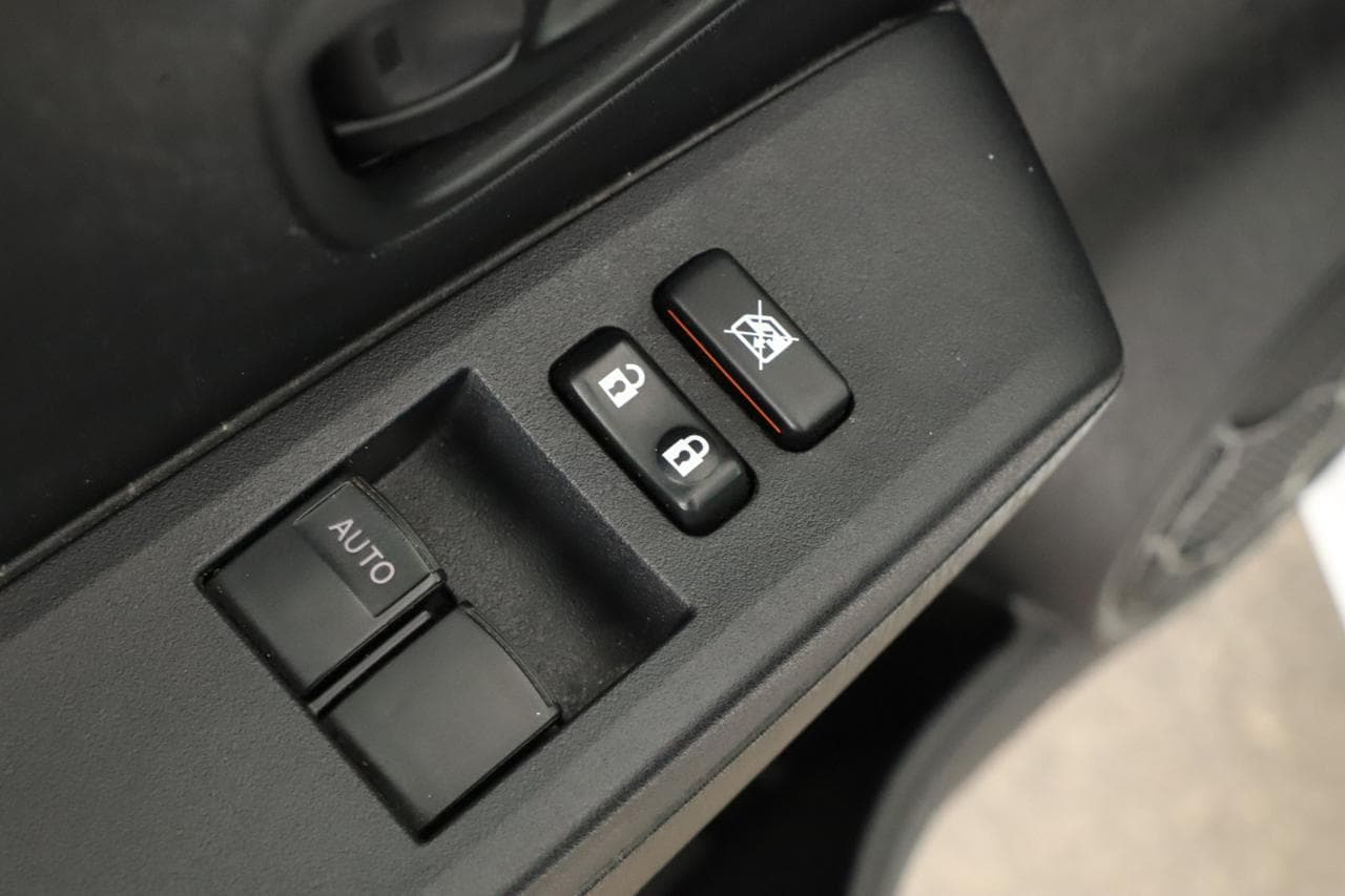 2013 Toyota YARIS - 28