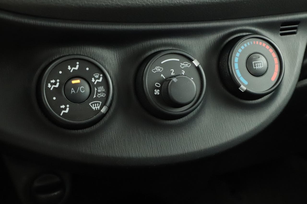 2013 Toyota YARIS - 34