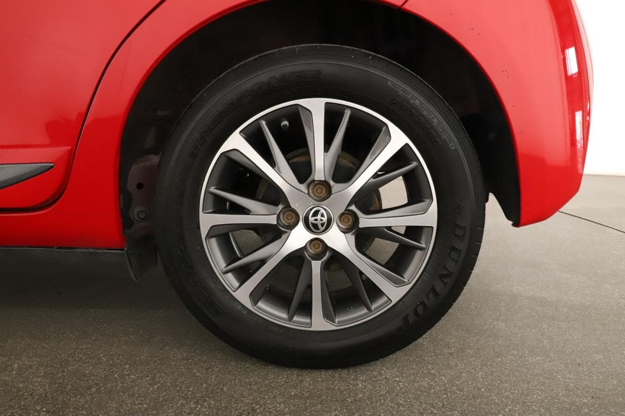 2020 Toyota YARIS - 31