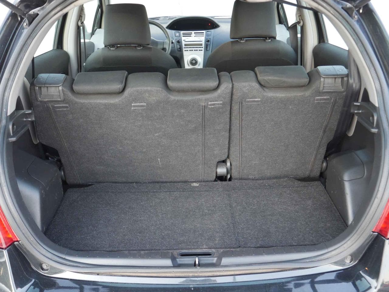 2007 Toyota YARIS - 12