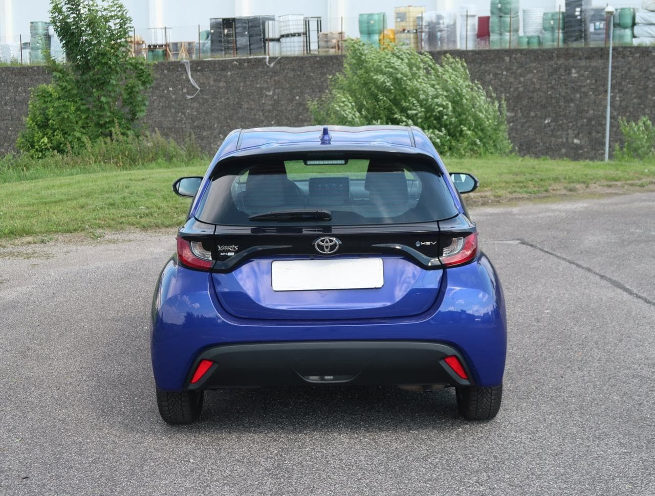2024 Toyota YARIS - 11