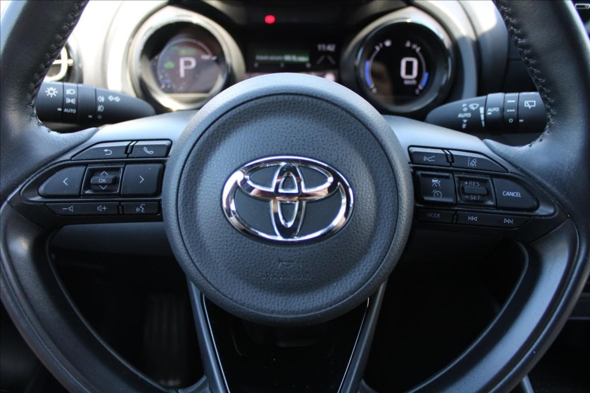 2022 Toyota YARIS - 16