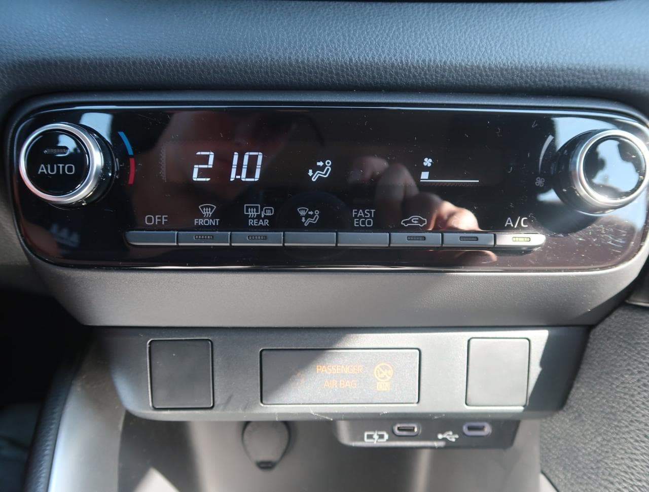 2025 Toyota YARIS - 32
