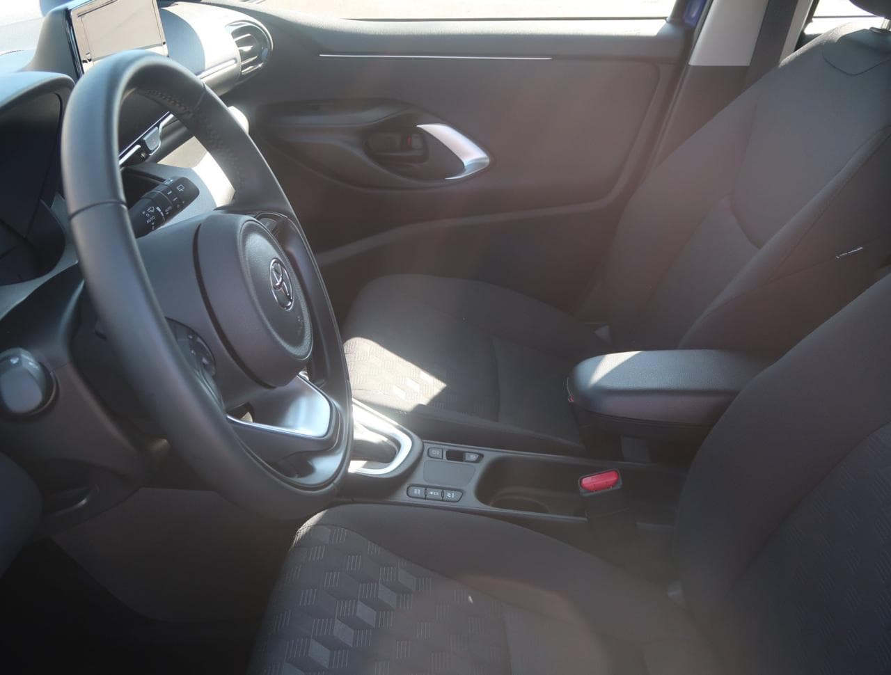 2025 Toyota YARIS - 28
