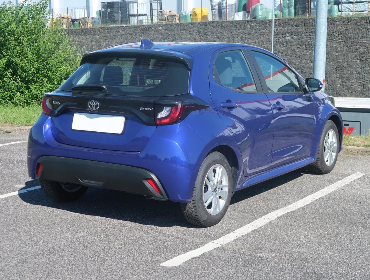 2025 Toyota YARIS - 11