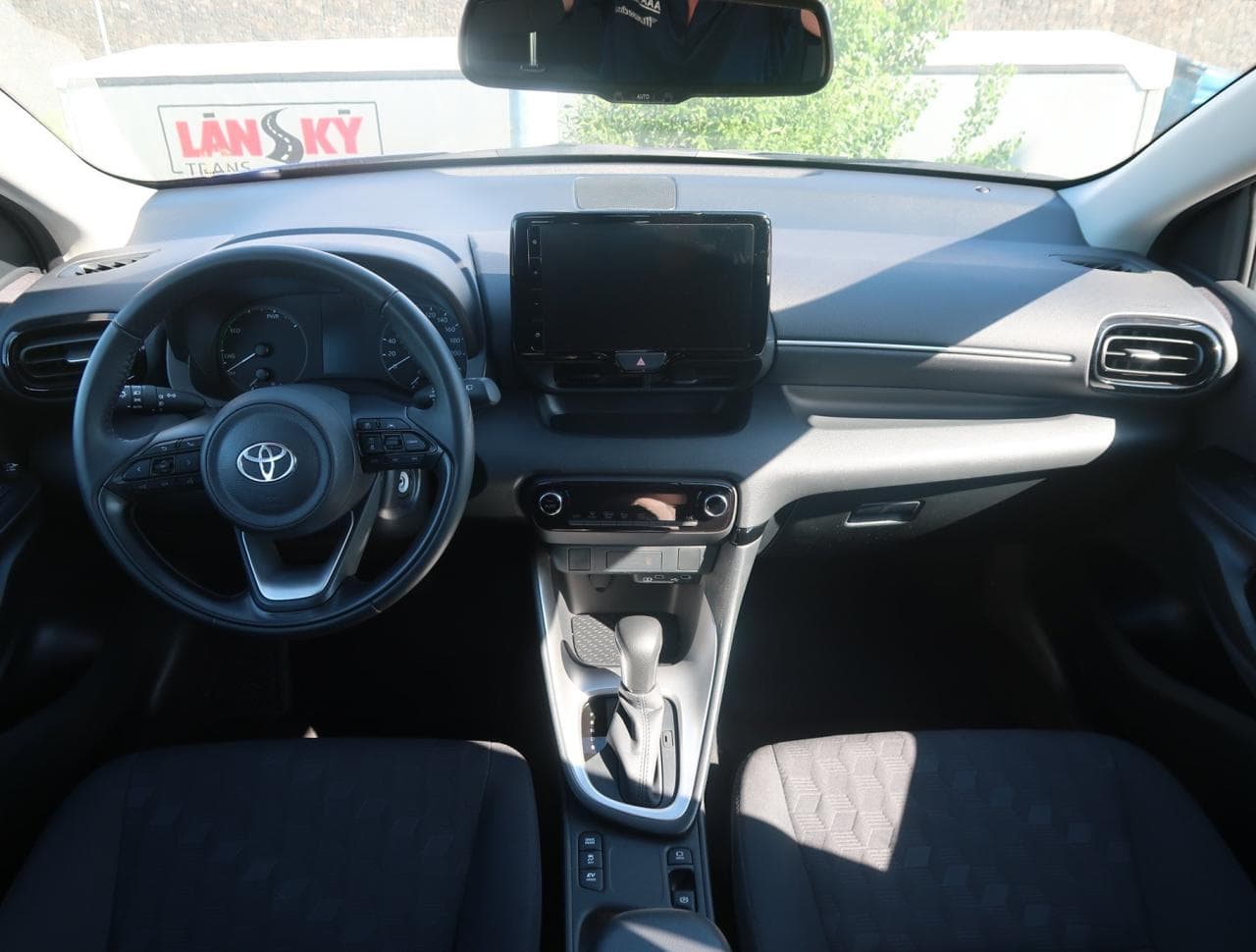 2025 Toyota YARIS - 17