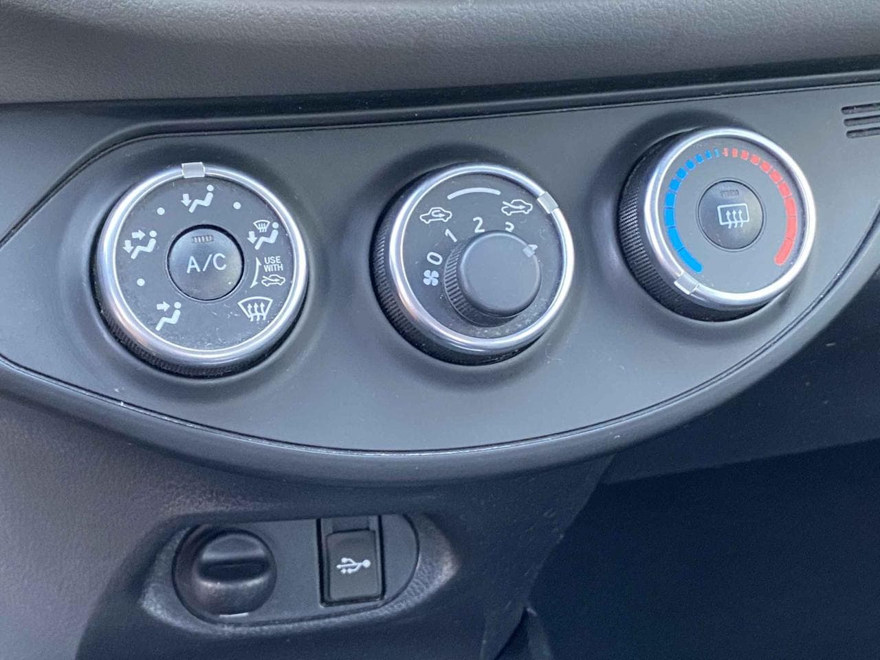 2019 Toyota YARIS - 24