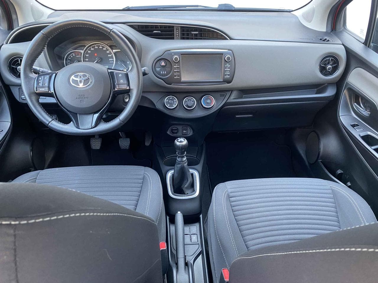 2019 Toyota YARIS - 15