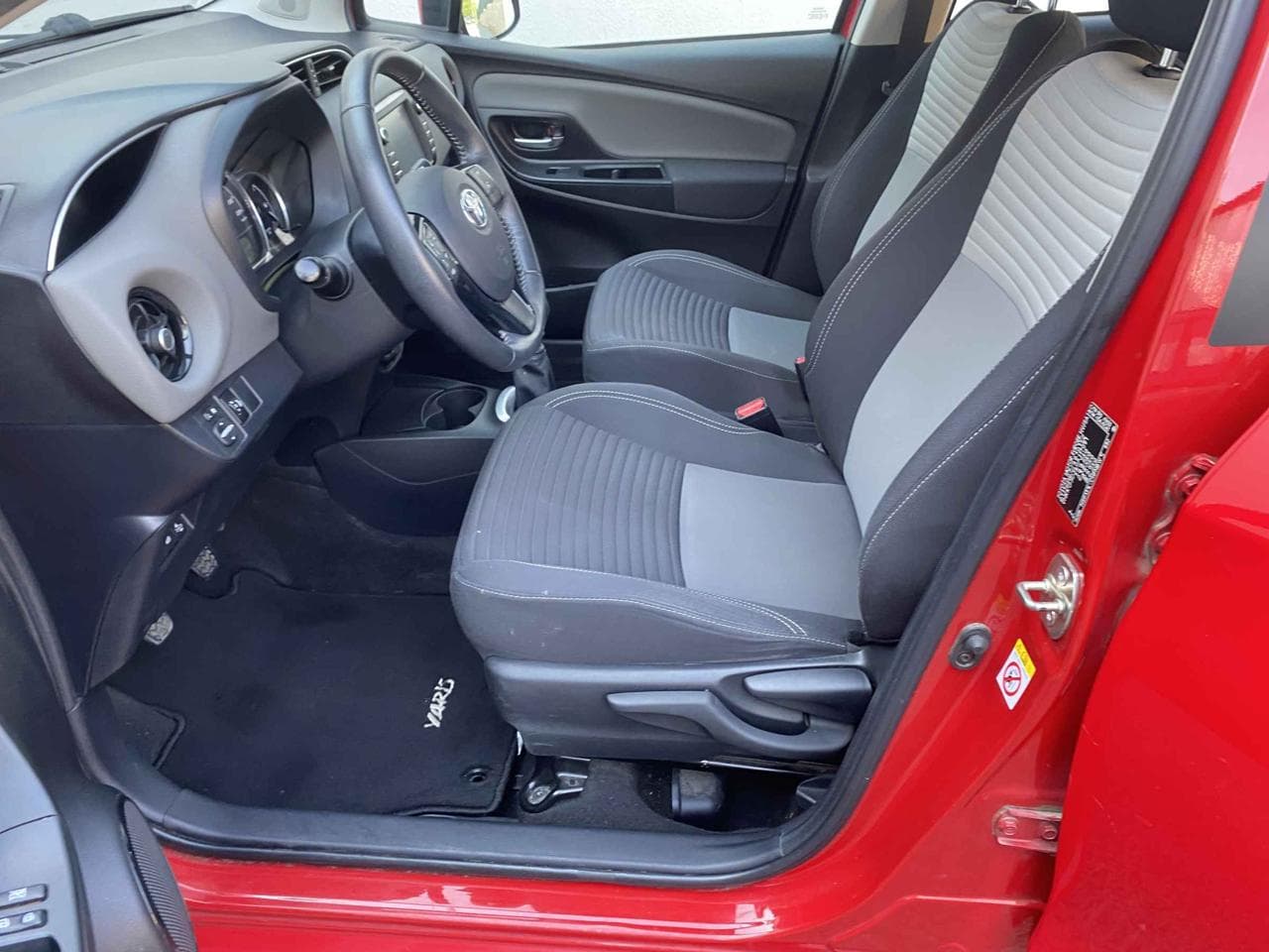 2019 Toyota YARIS - 17
