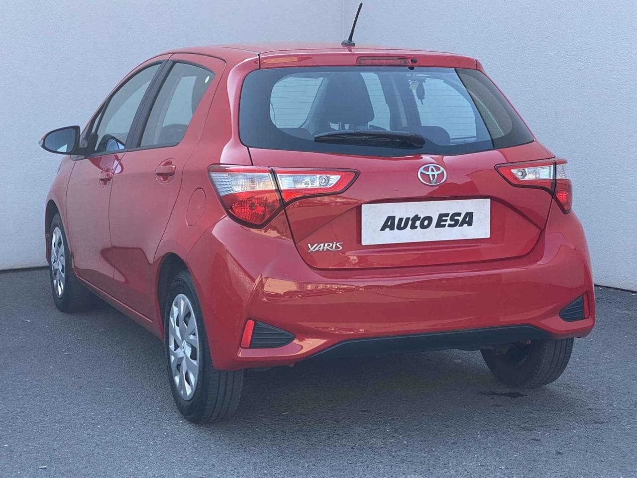 2019 Toyota YARIS - 11