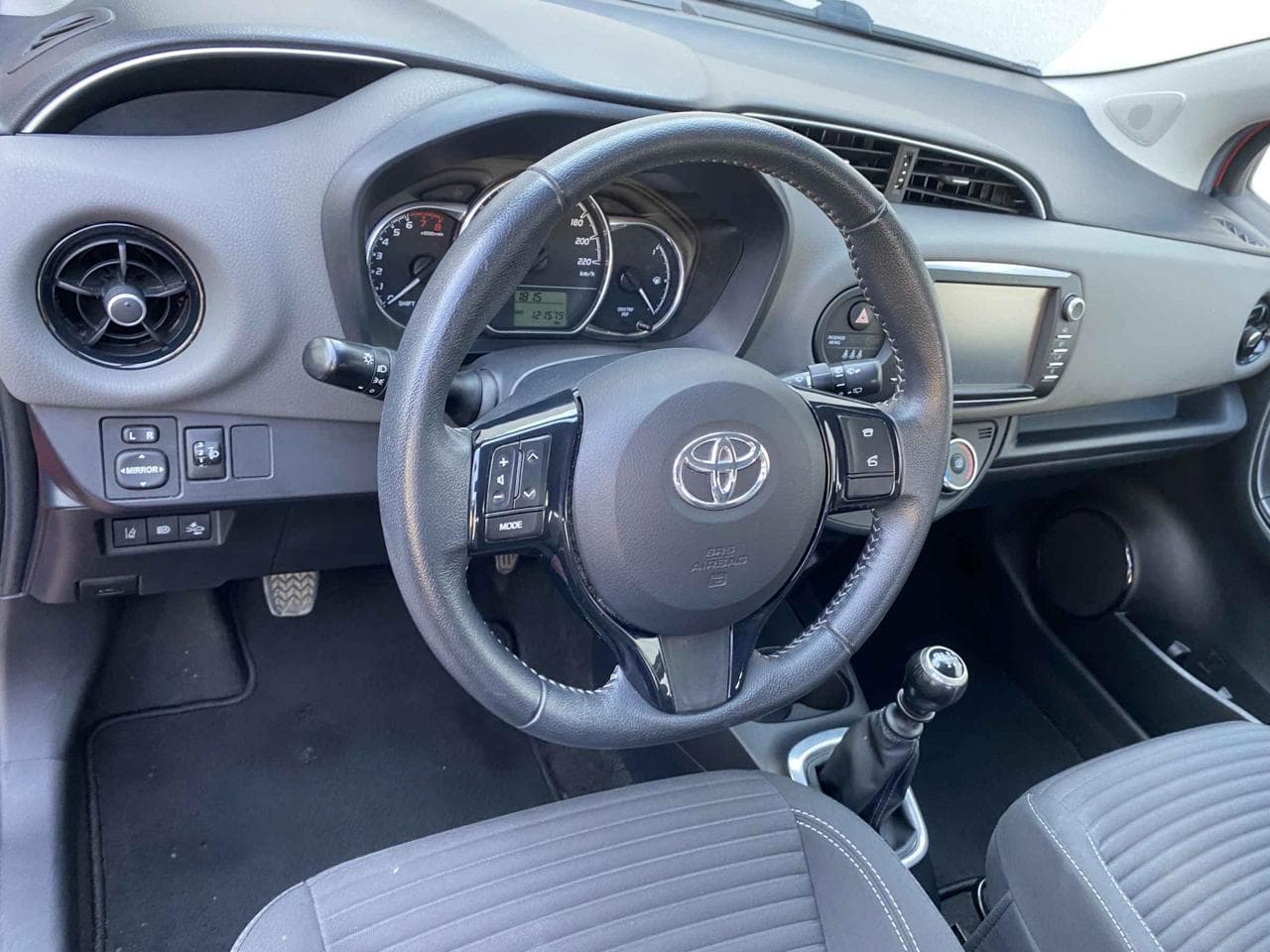 2019 Toyota YARIS - 23