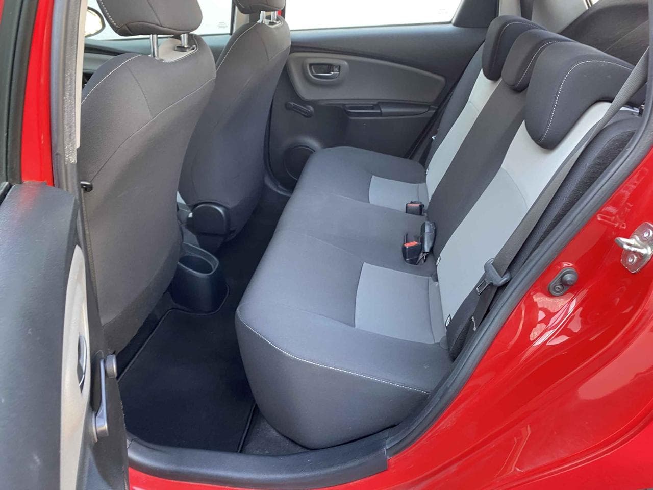 2019 Toyota YARIS - 19