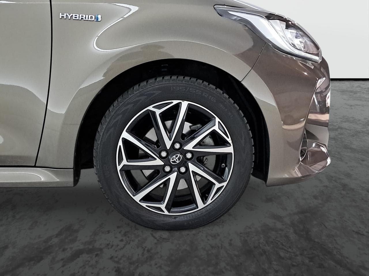 2021 Toyota YARIS - 26