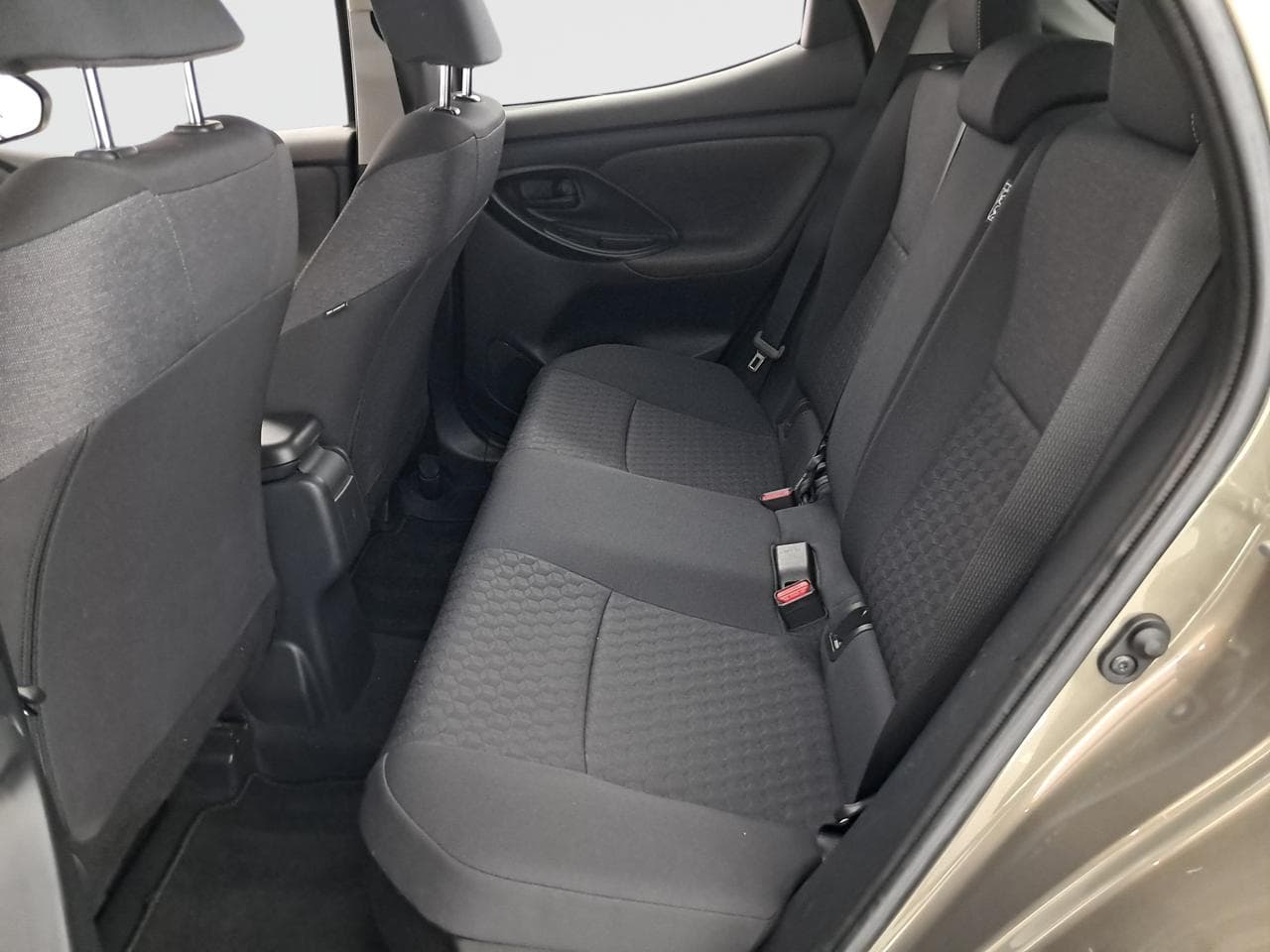 2021 Toyota YARIS - 16