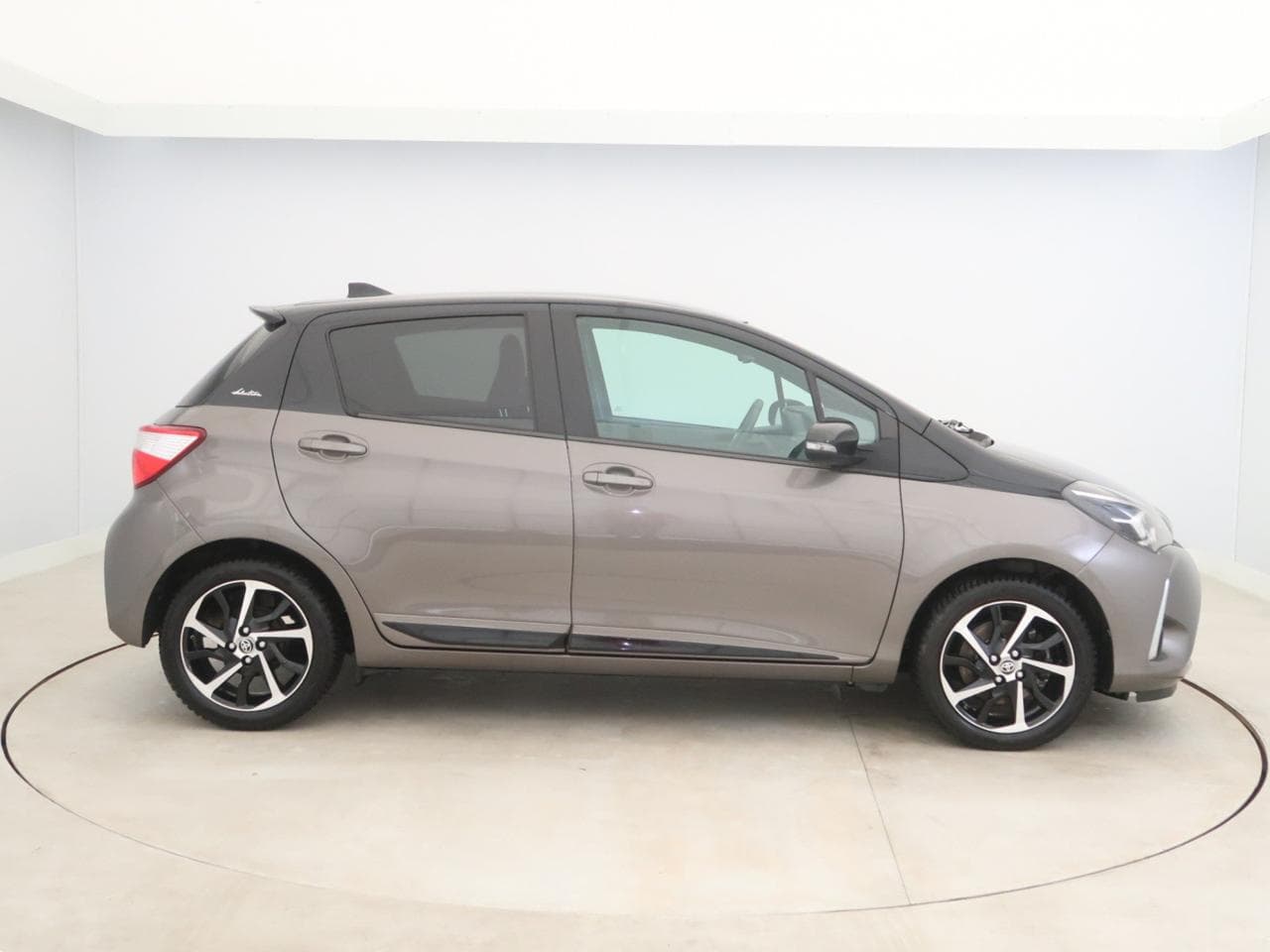 2020 Toyota YARIS - 8