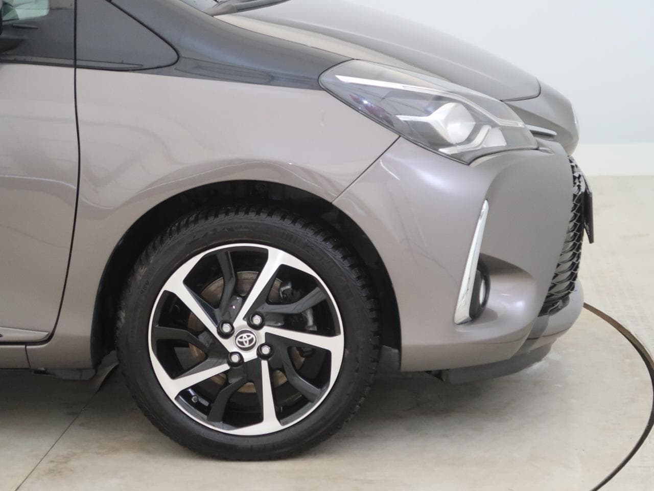 2020 Toyota YARIS - 20