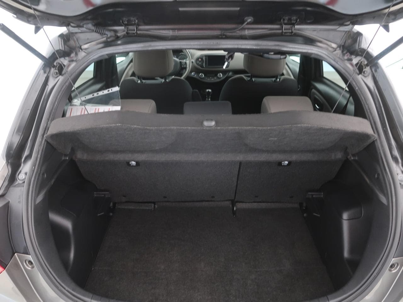 2020 Toyota YARIS - 19