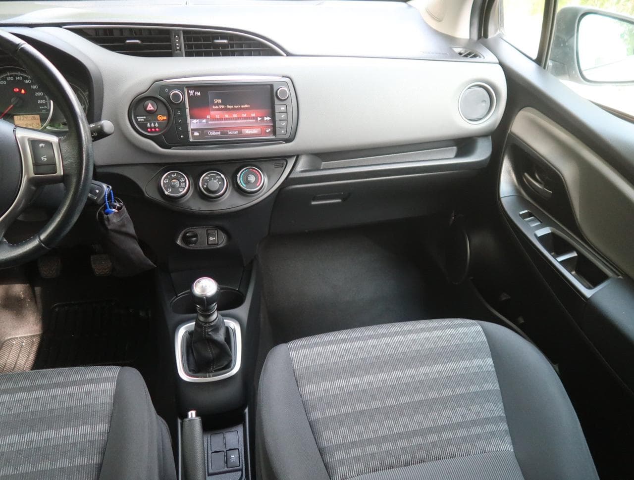 2017 Toyota YARIS - 11