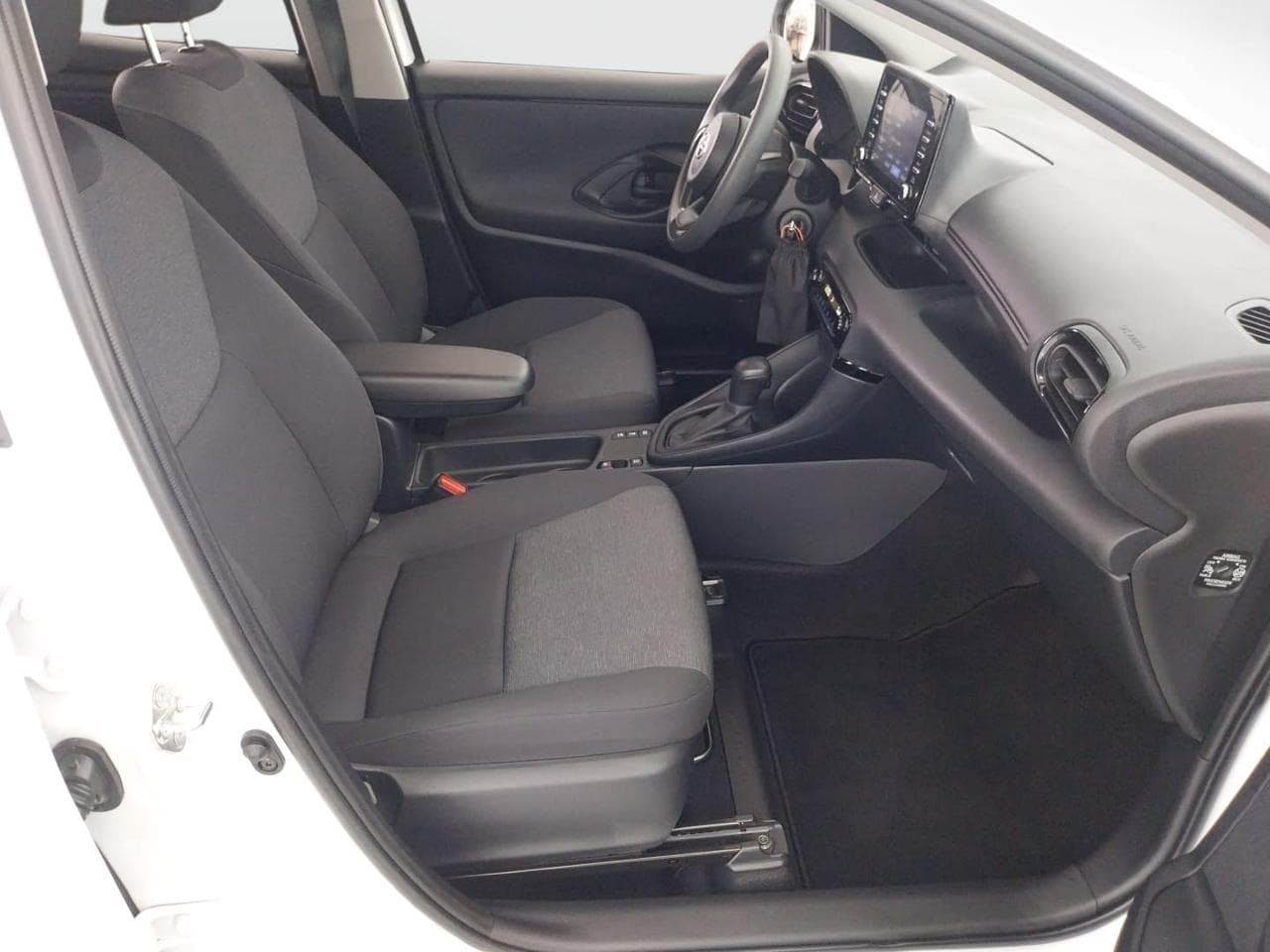 2024 Toyota YARIS - 12